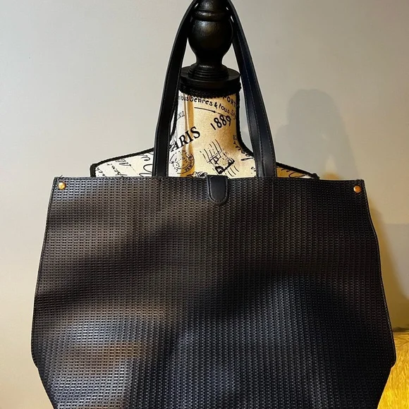 Elegant Black / Navy Tote Bag with Tassel - Picture 2 of 3